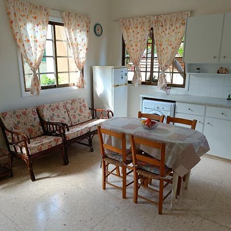 The Grapevine Guest House Paphos Exterior foto